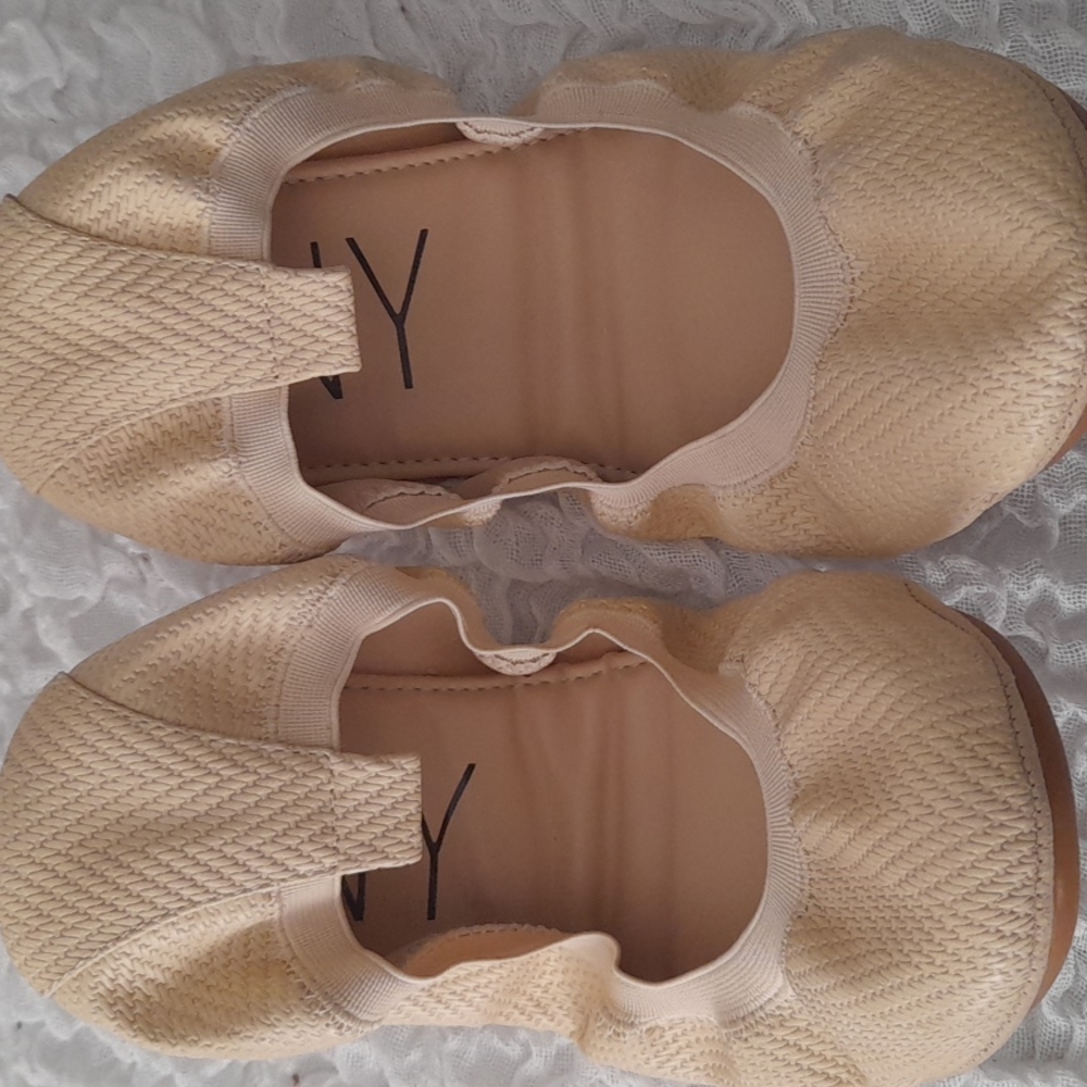 YNY Flats Cream
